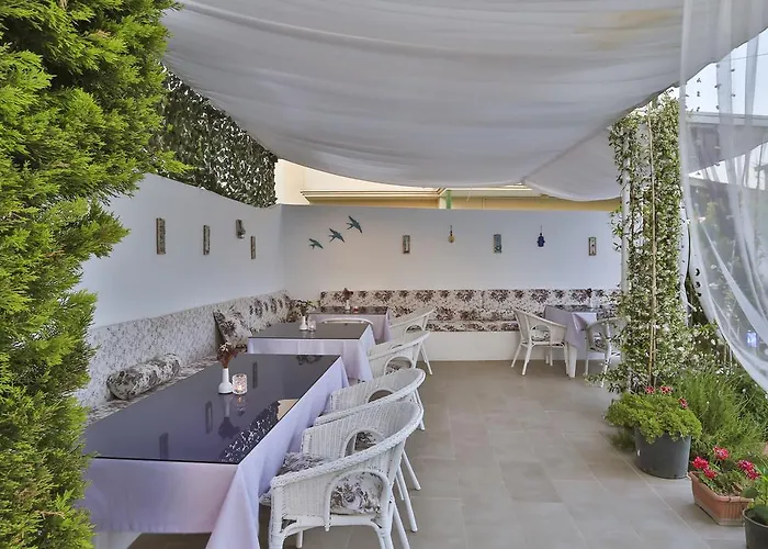 Kiraz Butik Bed & Breakfast Alaçatı