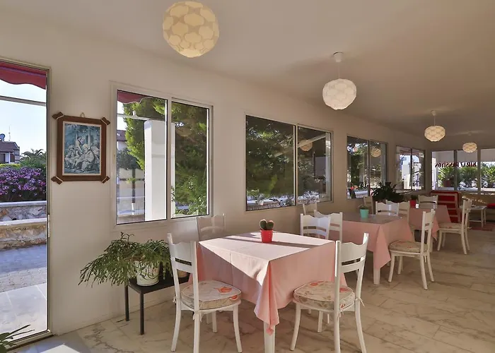 Kiraz Butik Bed & Breakfast Alaçatı