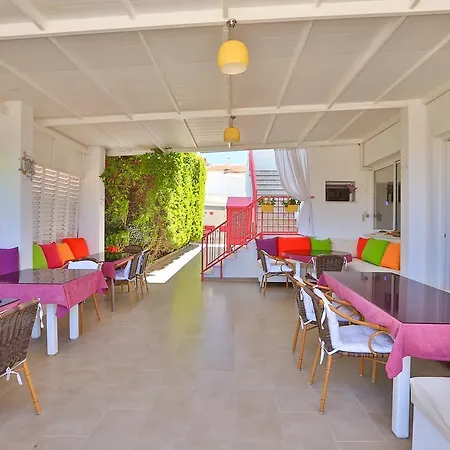 Bed & Breakfast Kiraz Butik Alacati